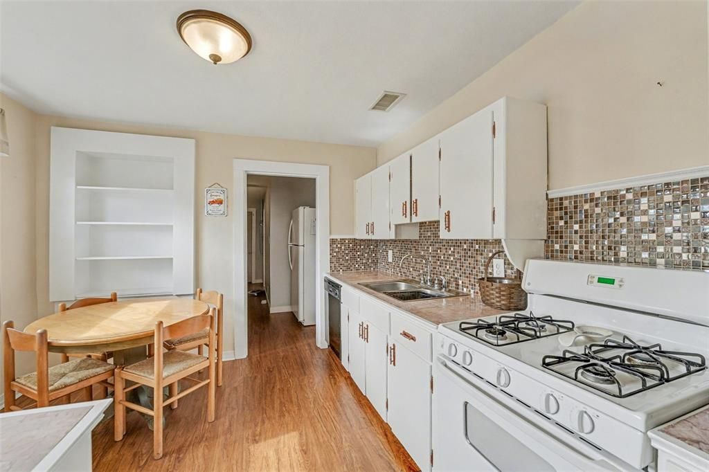 待售: $200,000 (2 贝兹, 2 浴室, 1400 平方英尺)