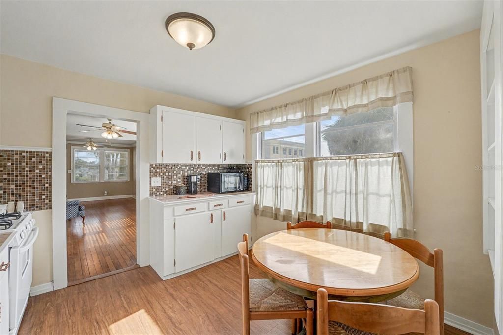 待售: $200,000 (2 贝兹, 2 浴室, 1400 平方英尺)