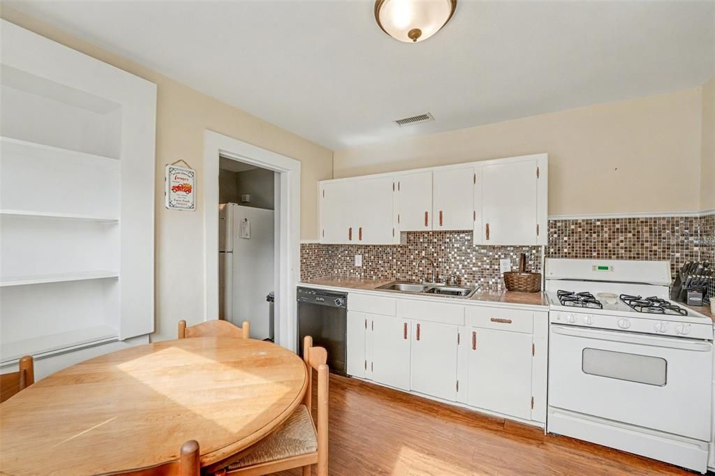 待售: $200,000 (2 贝兹, 2 浴室, 1400 平方英尺)