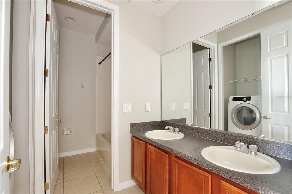 En Renta: $2,595 (4 camas, 2 baños, 2275 Pies cuadrados)