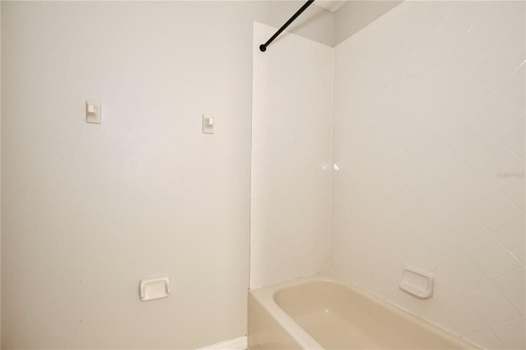 En Renta: $2,595 (4 camas, 2 baños, 2275 Pies cuadrados)