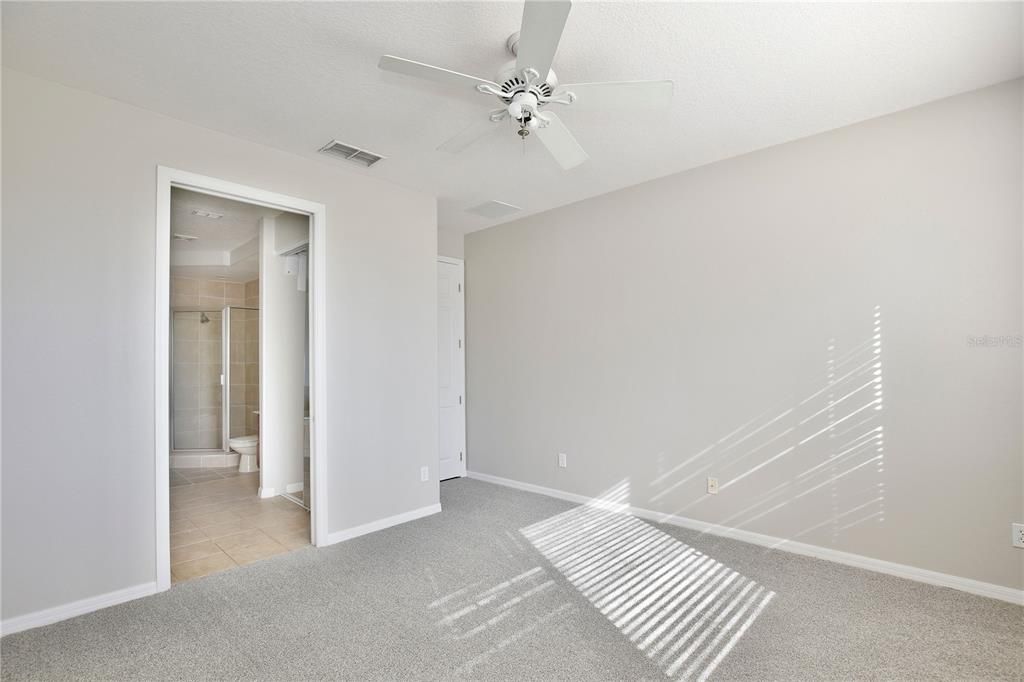 En Renta: $2,595 (4 camas, 2 baños, 2275 Pies cuadrados)