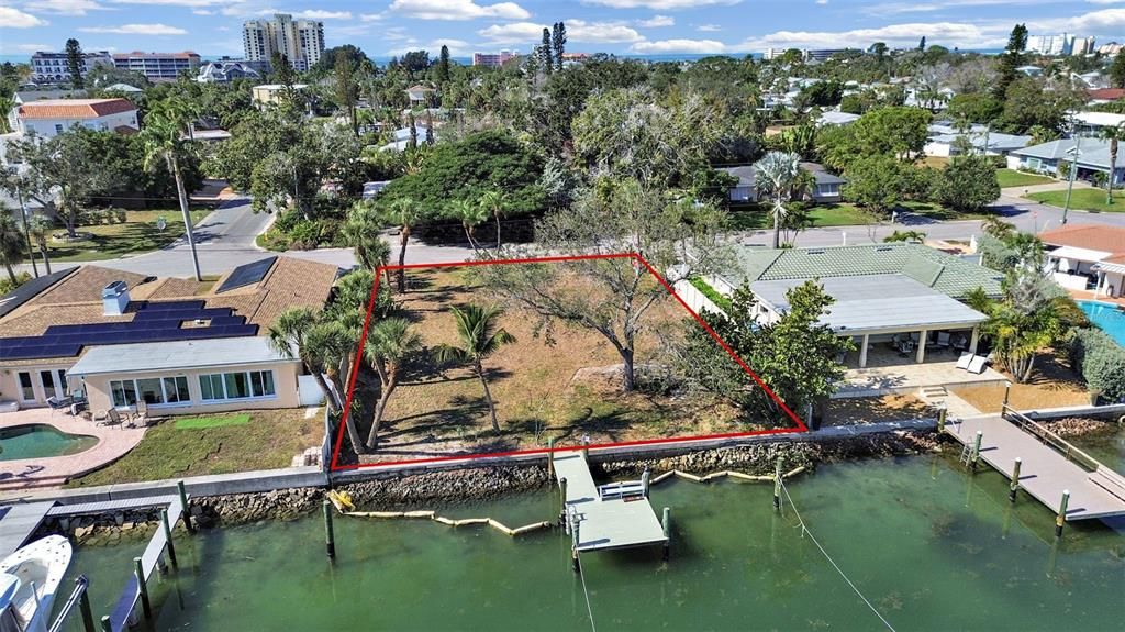 На продажу: $1,600,000 (0.20 acres)