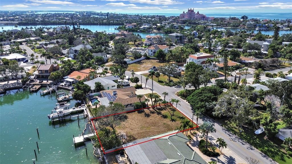 На продажу: $1,600,000 (0.20 acres)