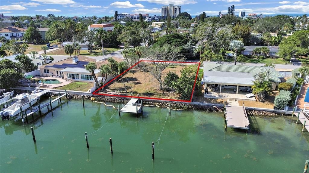 На продажу: $1,600,000 (0.20 acres)