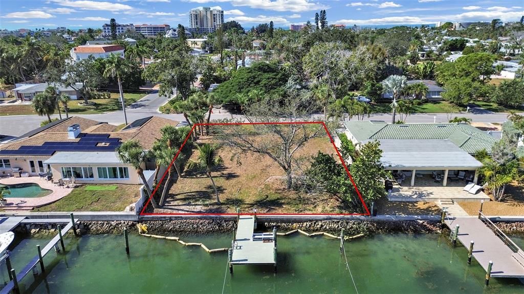 На продажу: $1,600,000 (0.20 acres)