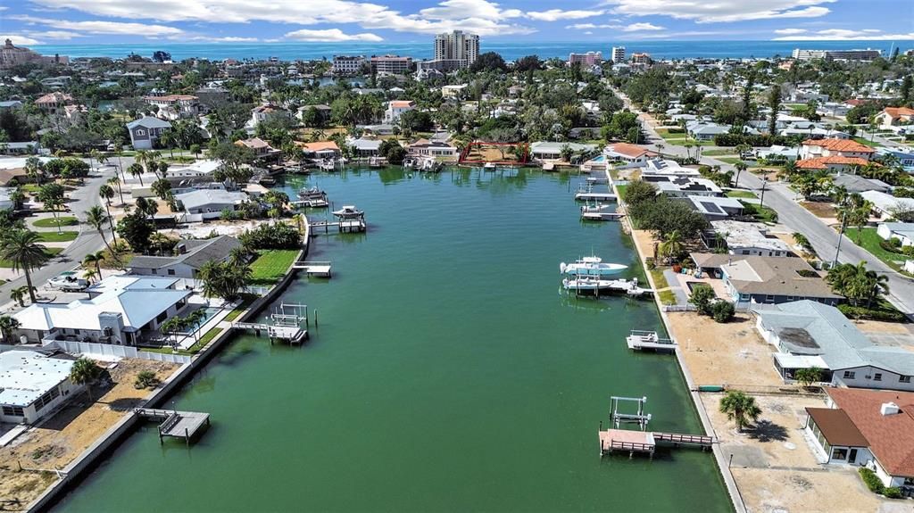 На продажу: $1,600,000 (0.20 acres)