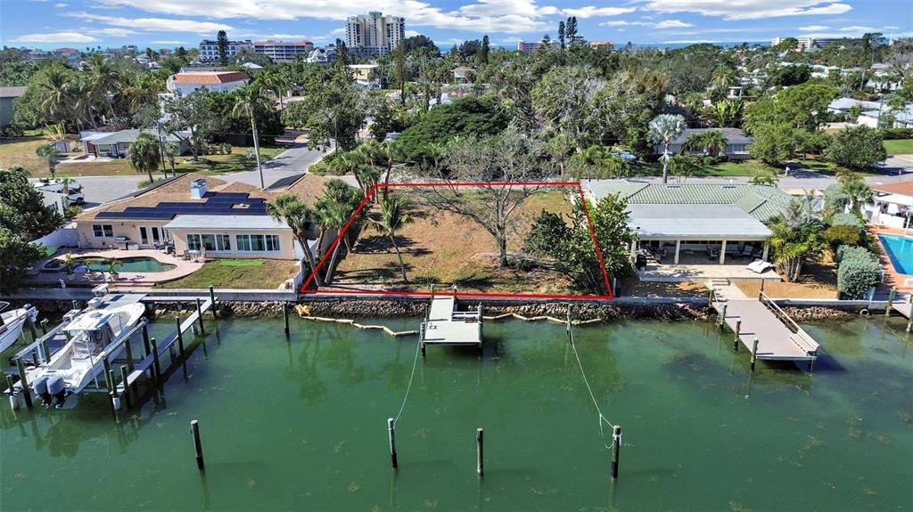 На продажу: $1,600,000 (0.20 acres)