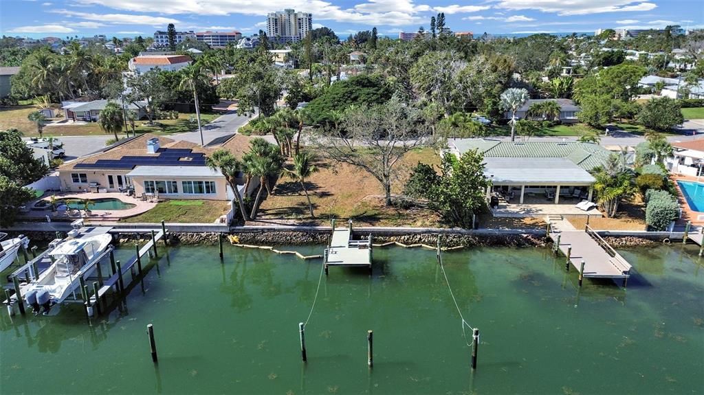 На продажу: $1,600,000 (0.20 acres)