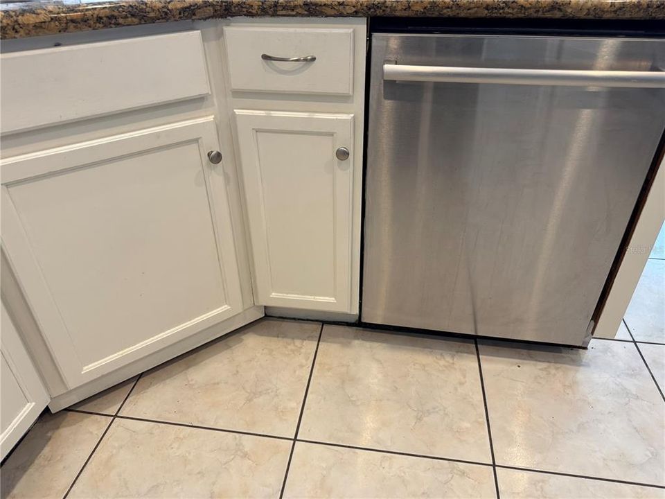 出租: $2,300 (3 贝兹, 2 浴室, 1458 平方英尺)