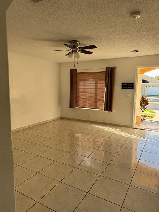 出租: $2,300 (3 贝兹, 2 浴室, 1458 平方英尺)