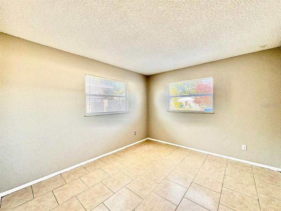 For Rent: $1,500 (2 beds, 1 baths, 1587 Square Feet)