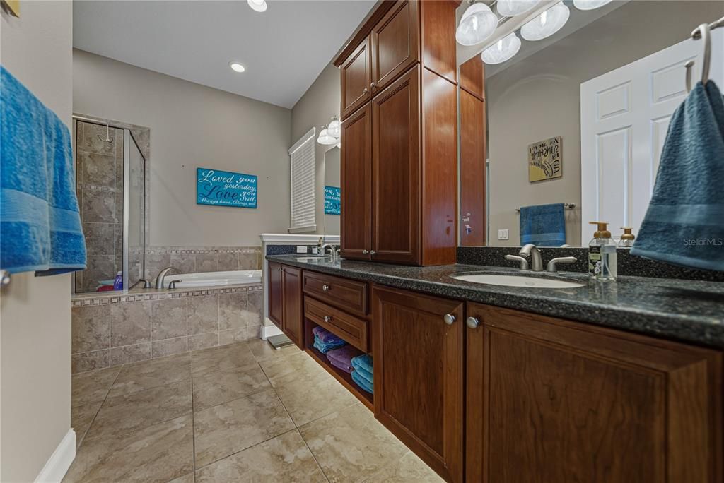 На продажу: $345,000 (3 спален, 2 ванн, 1816 Квадратных фут)