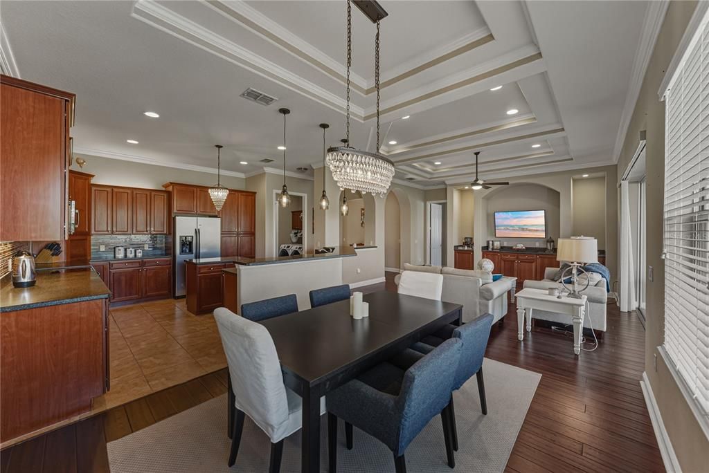 На продажу: $345,000 (3 спален, 2 ванн, 1816 Квадратных фут)