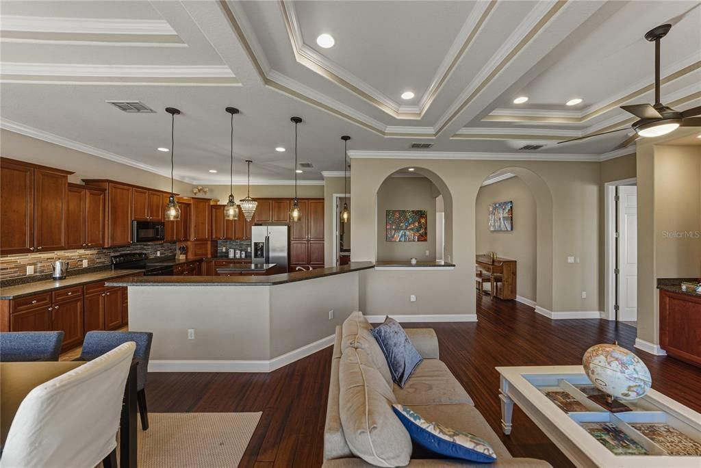 На продажу: $345,000 (3 спален, 2 ванн, 1816 Квадратных фут)