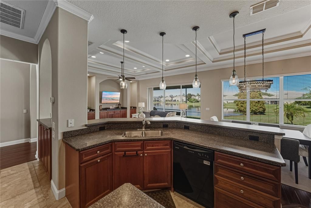 На продажу: $345,000 (3 спален, 2 ванн, 1816 Квадратных фут)