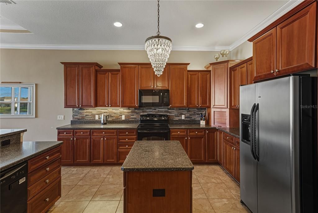 На продажу: $345,000 (3 спален, 2 ванн, 1816 Квадратных фут)