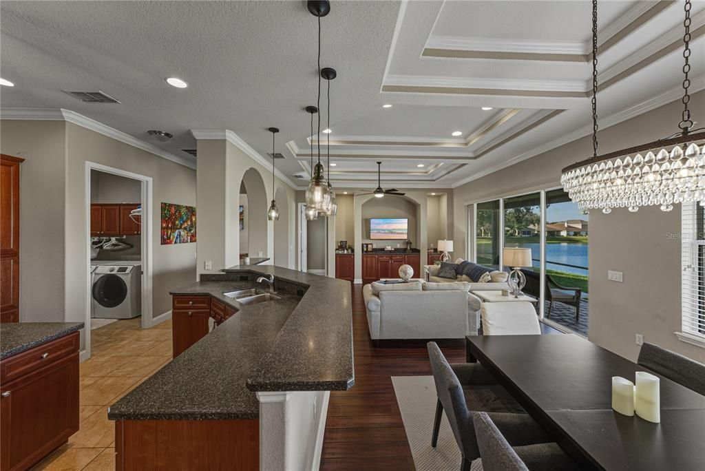 На продажу: $345,000 (3 спален, 2 ванн, 1816 Квадратных фут)