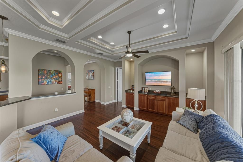 На продажу: $345,000 (3 спален, 2 ванн, 1816 Квадратных фут)