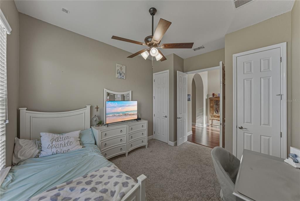 На продажу: $345,000 (3 спален, 2 ванн, 1816 Квадратных фут)