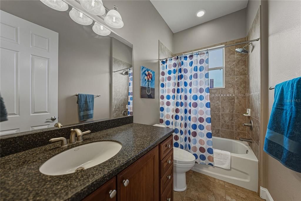 На продажу: $345,000 (3 спален, 2 ванн, 1816 Квадратных фут)