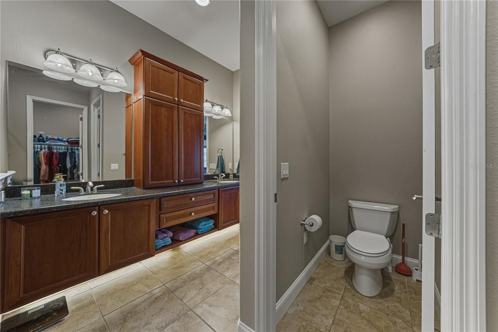 На продажу: $345,000 (3 спален, 2 ванн, 1816 Квадратных фут)