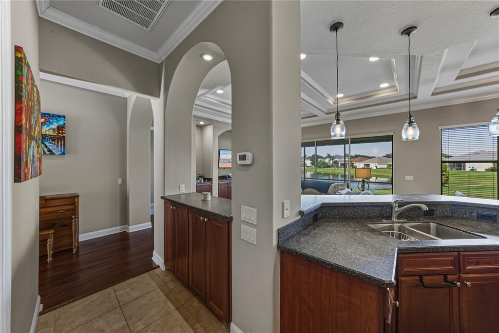 На продажу: $345,000 (3 спален, 2 ванн, 1816 Квадратных фут)