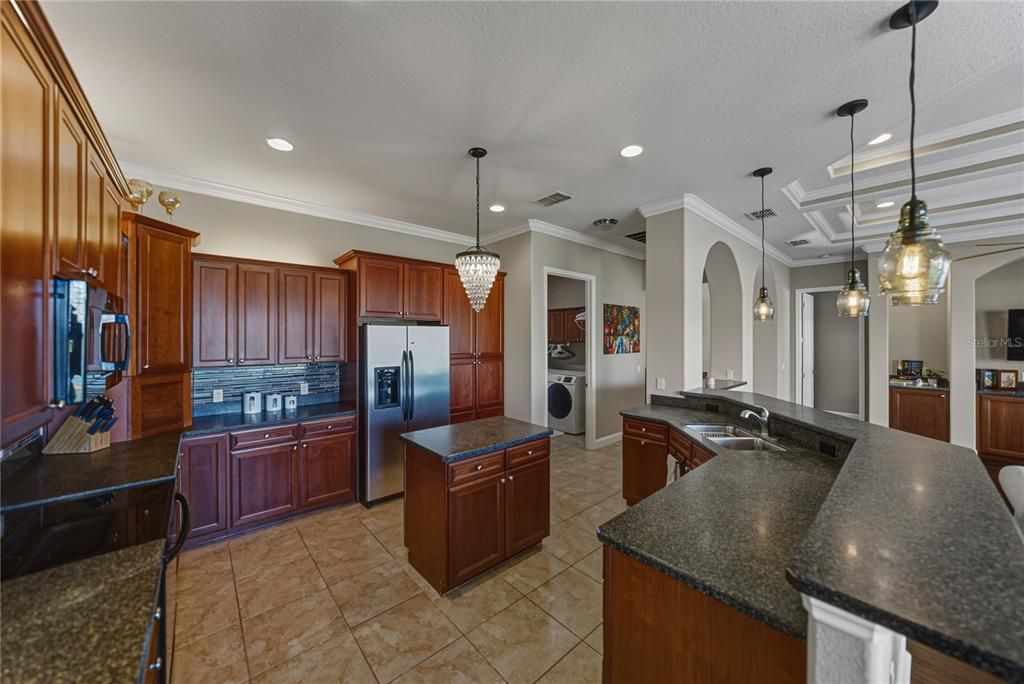 На продажу: $345,000 (3 спален, 2 ванн, 1816 Квадратных фут)