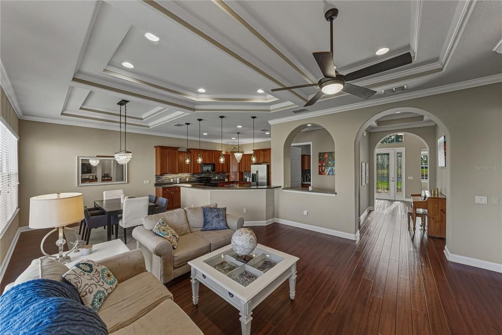 На продажу: $345,000 (3 спален, 2 ванн, 1816 Квадратных фут)