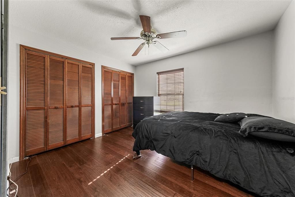 待售: $325,000 (2 贝兹, 2 浴室, 1337 平方英尺)