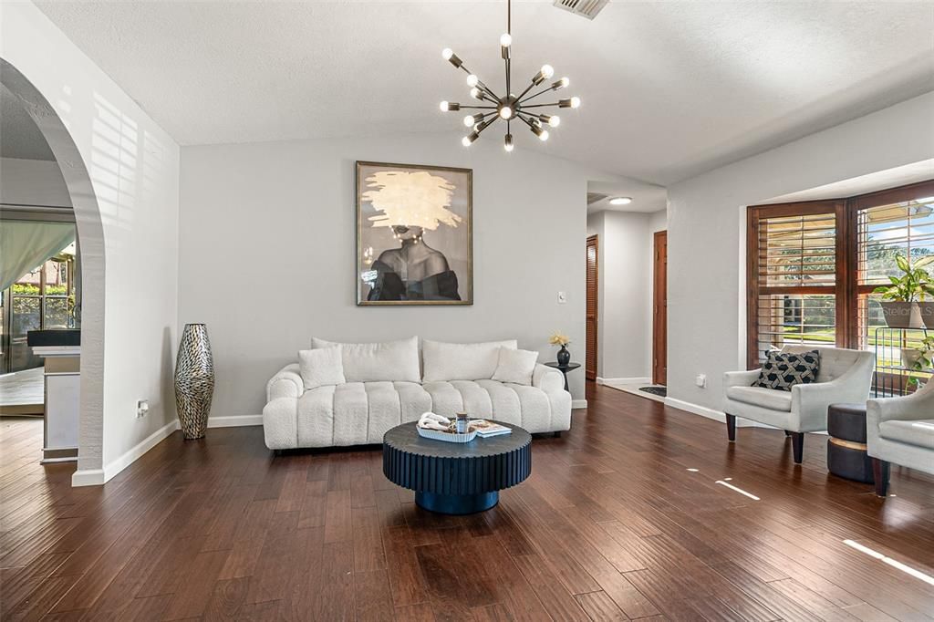 待售: $325,000 (2 贝兹, 2 浴室, 1337 平方英尺)