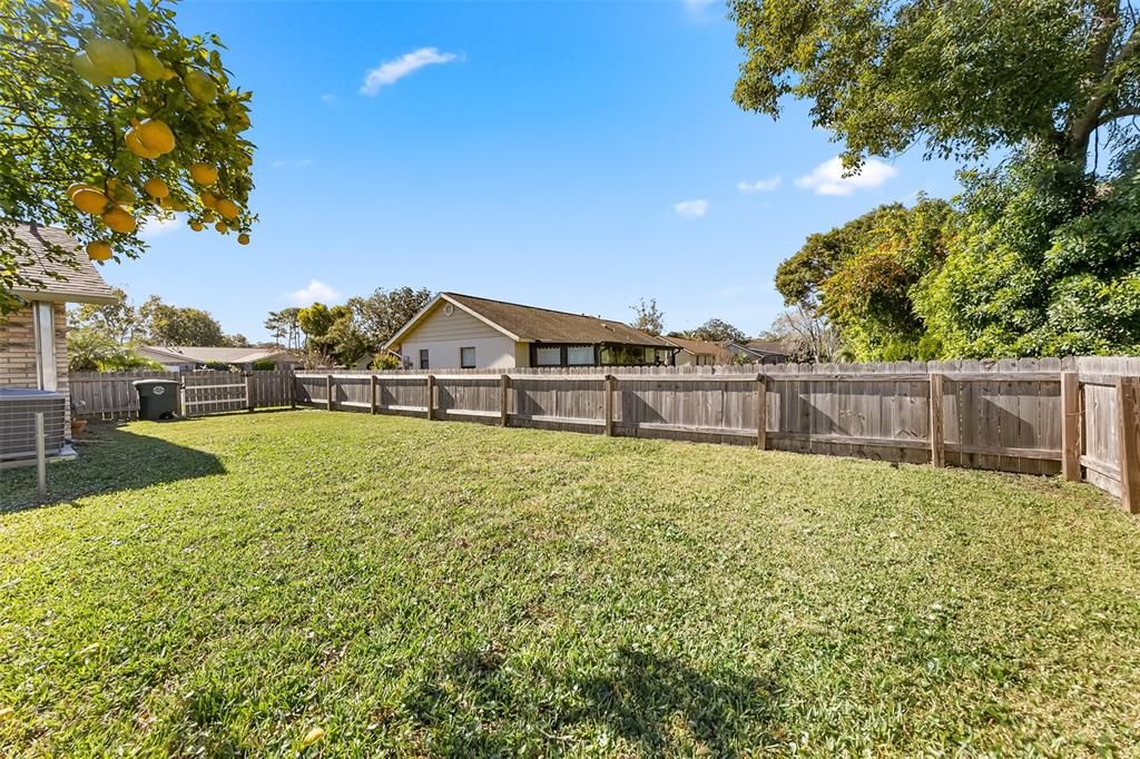 待售: $325,000 (2 贝兹, 2 浴室, 1337 平方英尺)