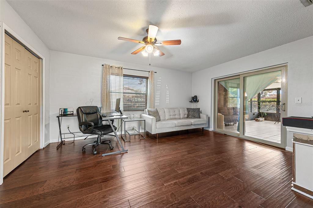 待售: $325,000 (2 贝兹, 2 浴室, 1337 平方英尺)