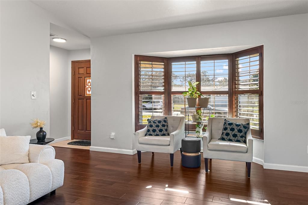 待售: $325,000 (2 贝兹, 2 浴室, 1337 平方英尺)