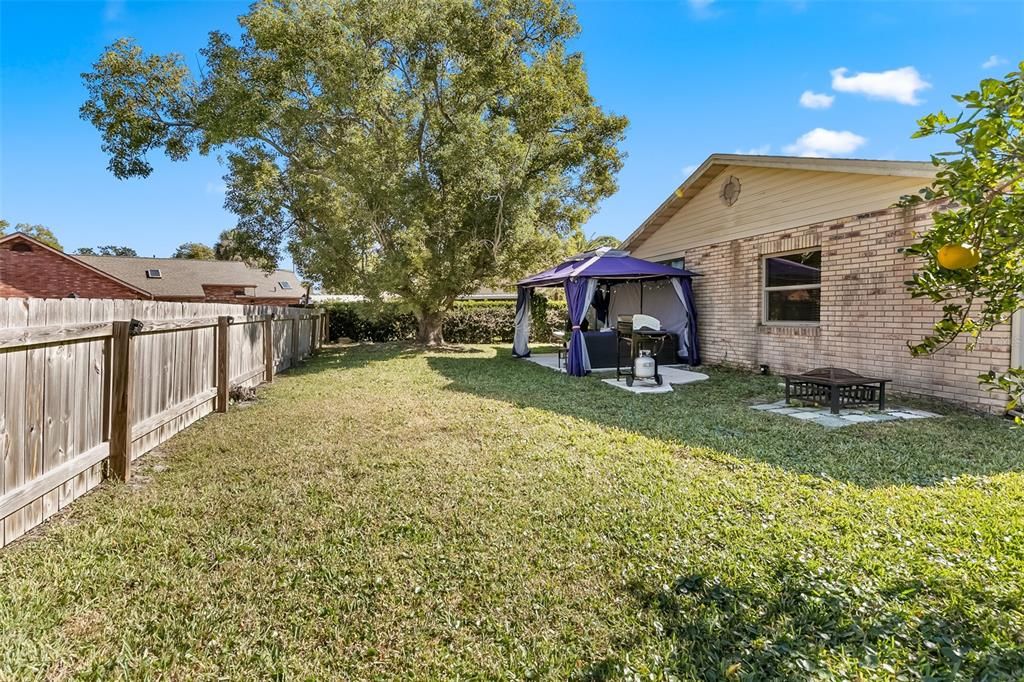 待售: $325,000 (2 贝兹, 2 浴室, 1337 平方英尺)