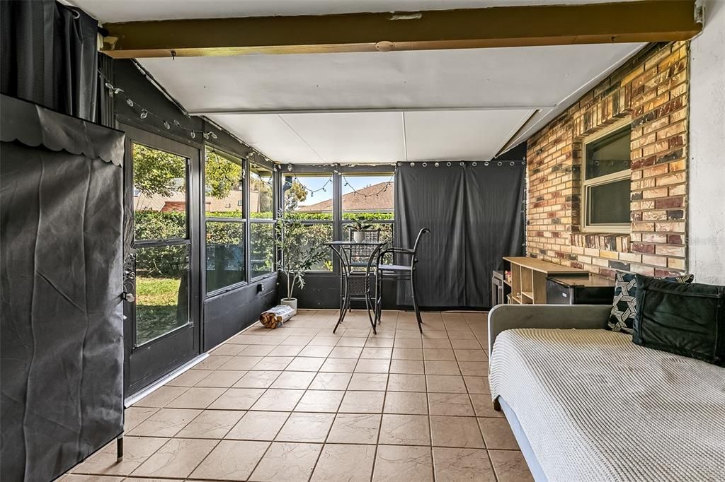 待售: $325,000 (2 贝兹, 2 浴室, 1337 平方英尺)