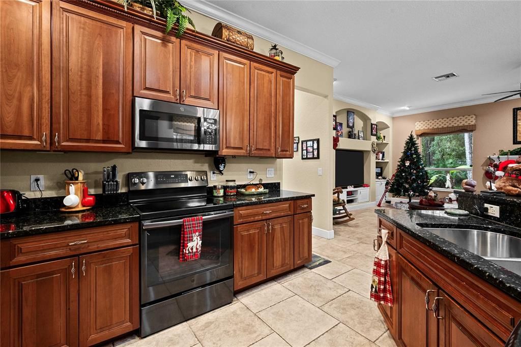 For Sale: $595,000 (3 beds, 2 baths, 2308 Square Feet)