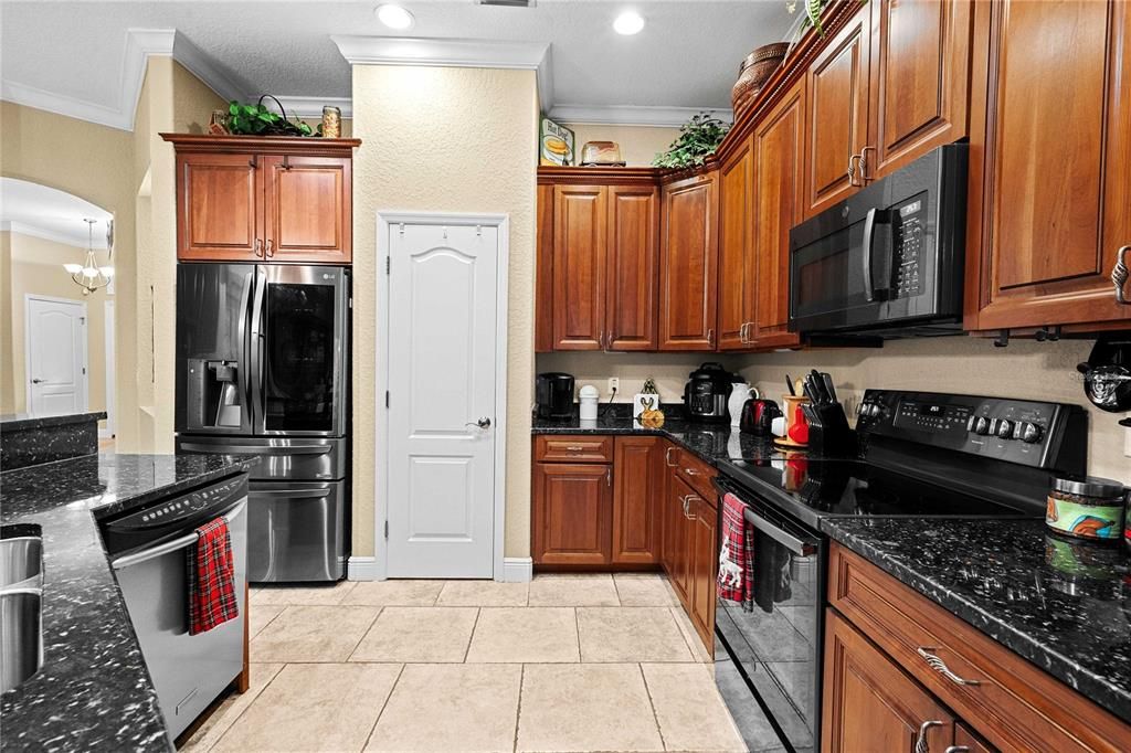 For Sale: $595,000 (3 beds, 2 baths, 2308 Square Feet)