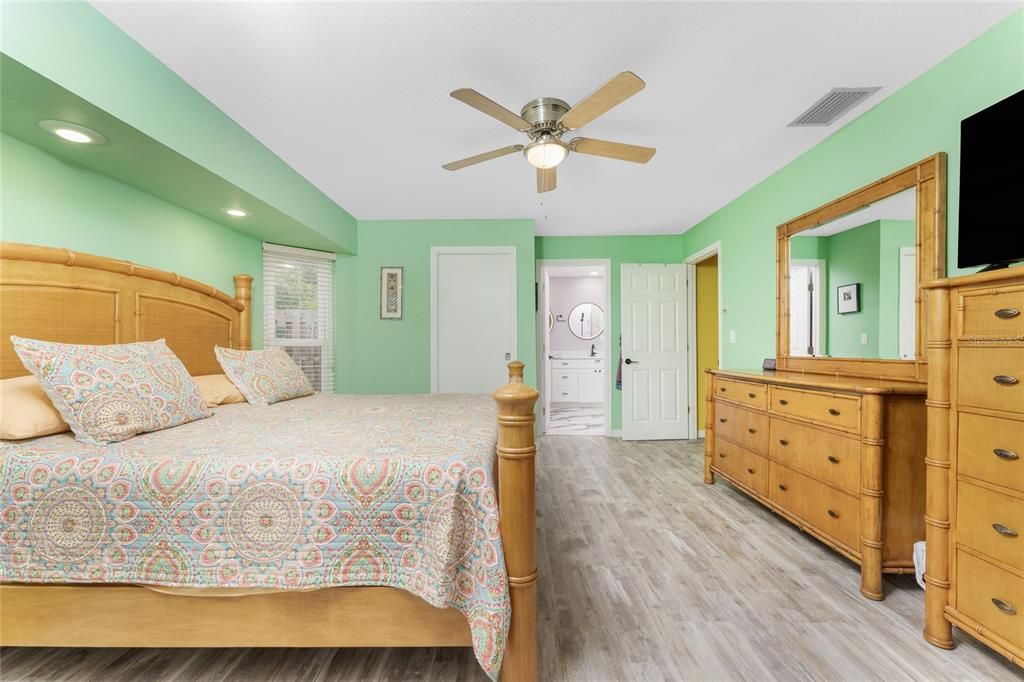 For Sale: $459,000 (3 beds, 2 baths, 1881 Square Feet)