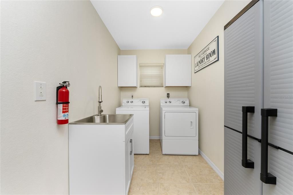 For Sale: $459,000 (3 beds, 2 baths, 1881 Square Feet)