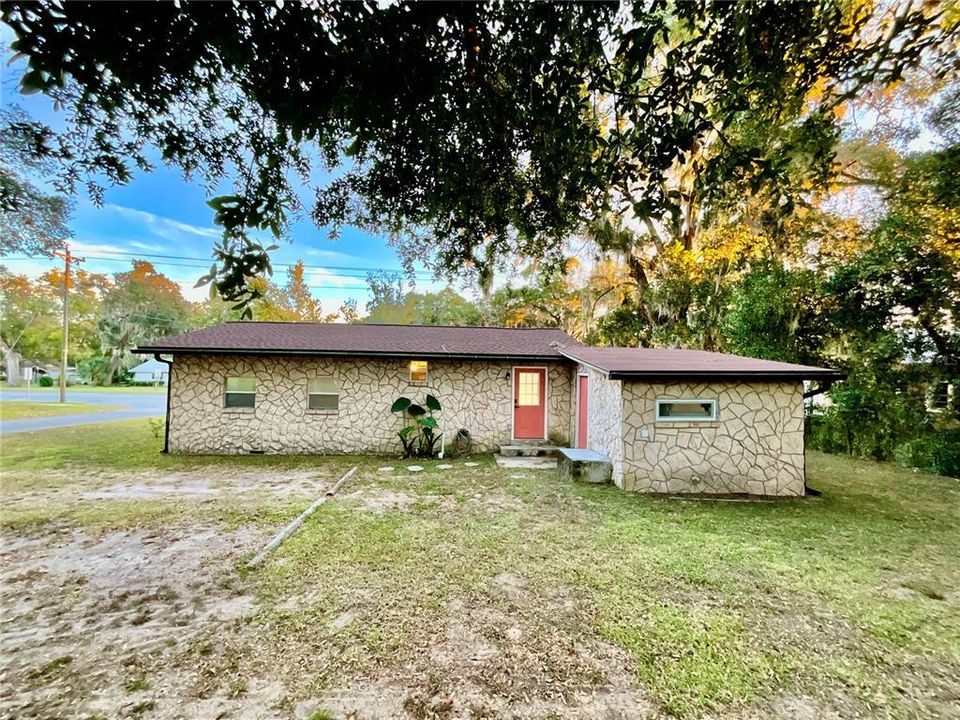 В аренду: $1,600 (2 спален, 1 ванн, 864 Квадратных фут)