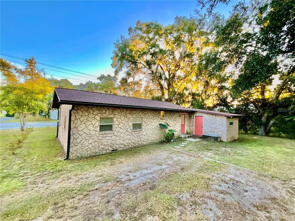 В аренду: $1,600 (2 спален, 1 ванн, 864 Квадратных фут)