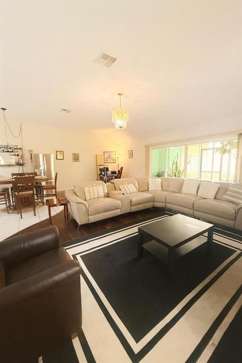 For Sale: $325,000 (3 beds, 2 baths, 1728 Square Feet)