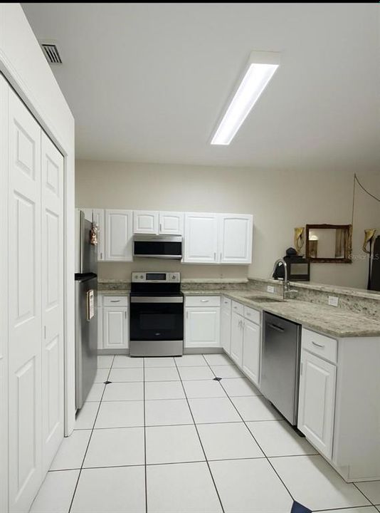 For Sale: $325,000 (3 beds, 2 baths, 1728 Square Feet)