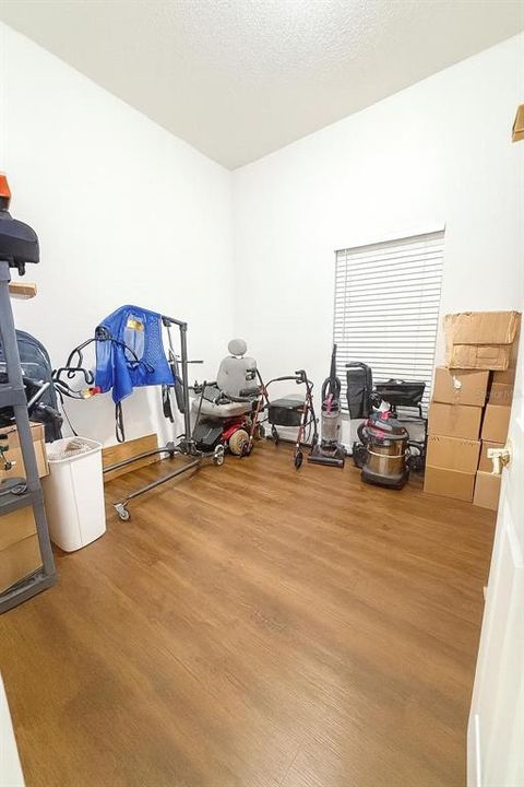 For Sale: $325,000 (3 beds, 2 baths, 1728 Square Feet)