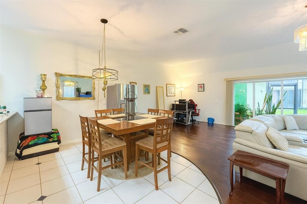 For Sale: $325,000 (3 beds, 2 baths, 1728 Square Feet)