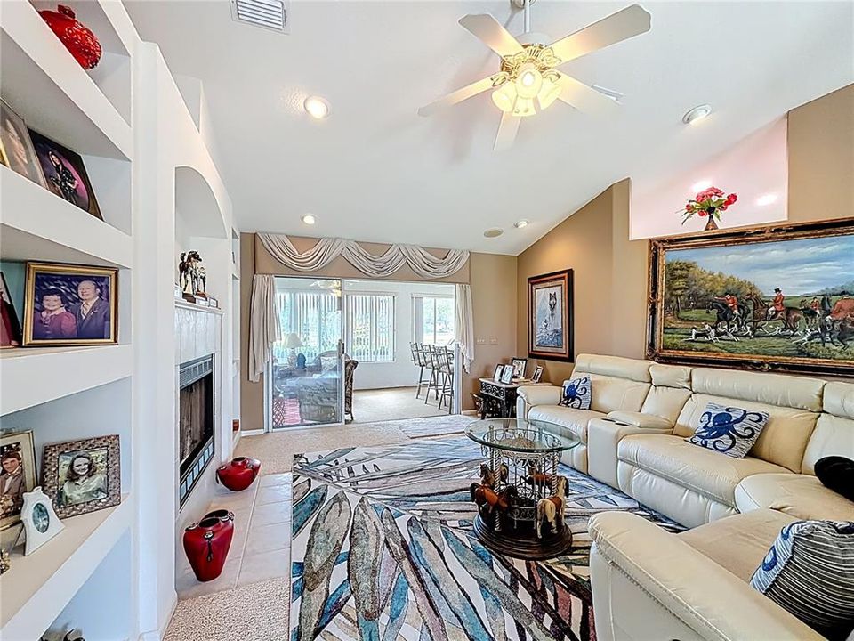 For Sale: $419,000 (2 beds, 2 baths, 1736 Square Feet)