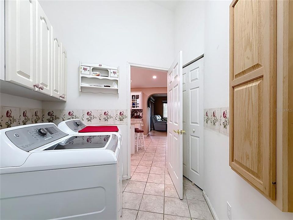 For Sale: $419,000 (2 beds, 2 baths, 1736 Square Feet)