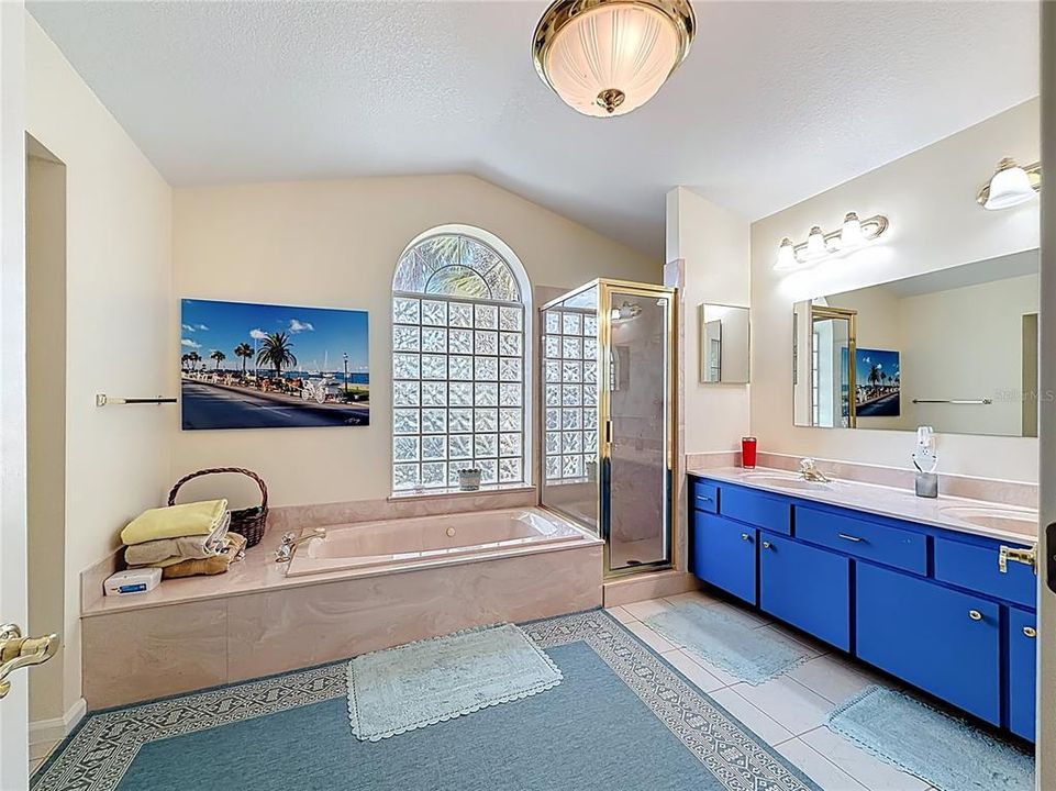 For Sale: $419,000 (2 beds, 2 baths, 1736 Square Feet)