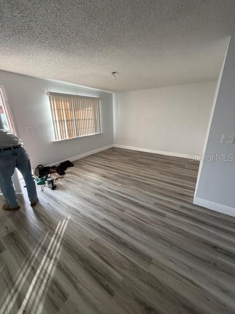 For Rent: $1,200 (1 beds, 1 baths, 760 Square Feet)